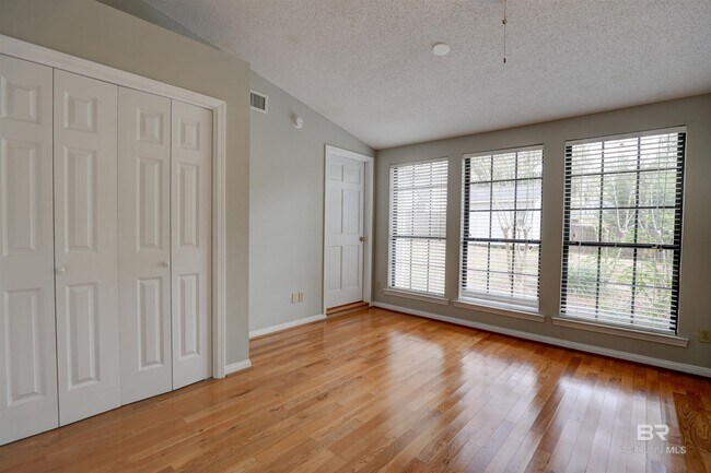 Building Photo - 509 Fels Ave