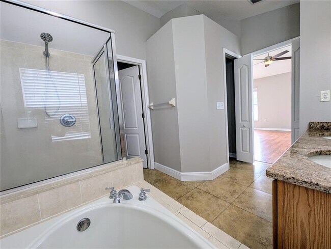Building Photo - 15524 Lake Bella Vista Dr