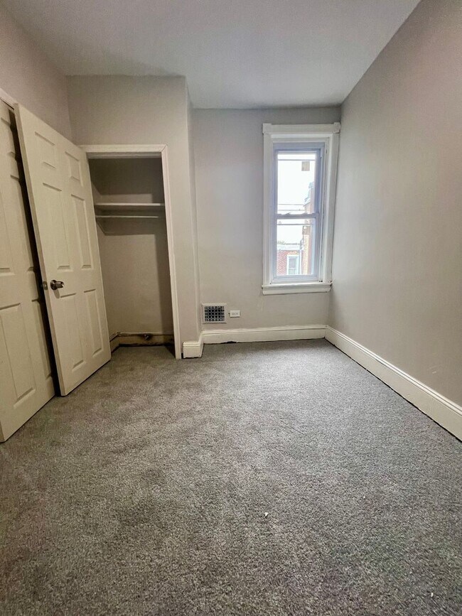 Building Photo - Newly Renovated 3-Bedroom Townhome! Available NOW!