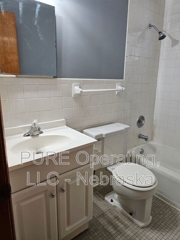 Building Photo - 2205 Lindyview Rd