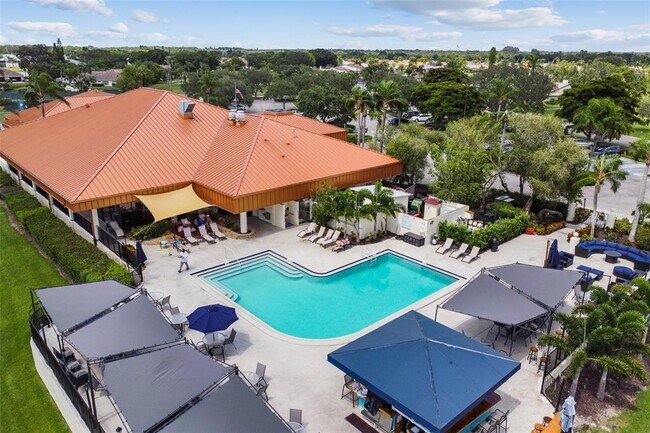 Building Photo - 4327 Murfield Dr E