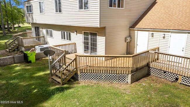 Building Photo - 125 Pirates Rd