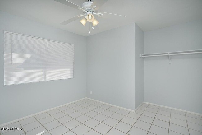 Building Photo - 2806 S Cottonwood Dr