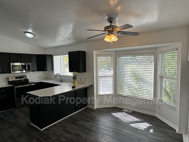 Building Photo - 1668 W Rockbridge Dr