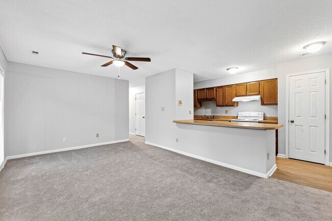 Building Photo - 2011 Quaker Landing