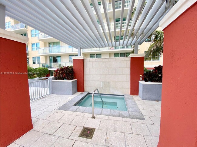 Building Photo - 1155 Brickell Bay Dr