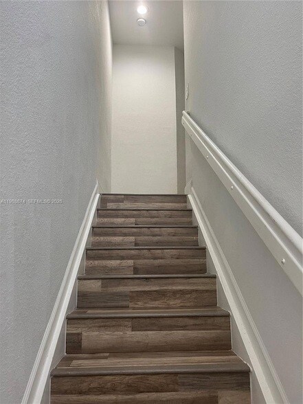 Building Photo - 1955 Marsh Harbor Dr