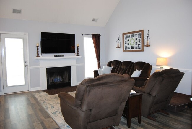 Building Photo - Wonderful Home in the Willow Lakes Community!