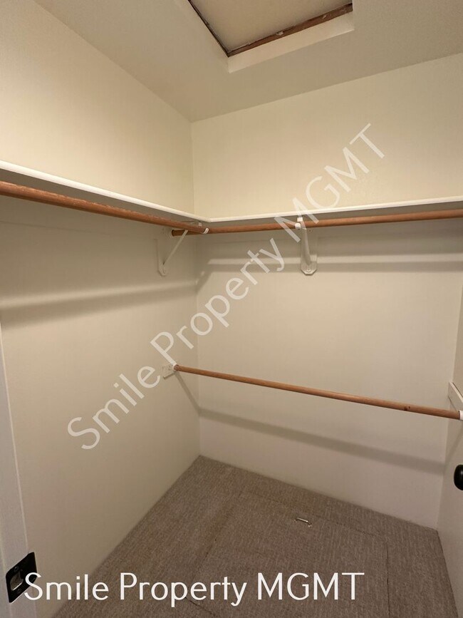 Building Photo - Remodeled Ranch in a Quiet Community