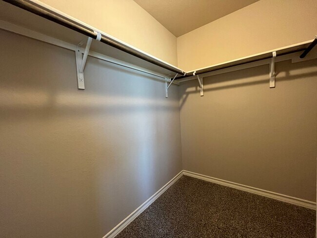 Building Photo - Town home for rent