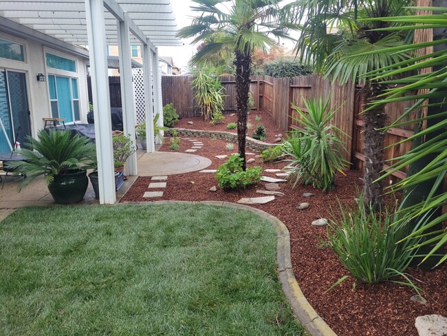 Building Photo - 5637 Darby Rd