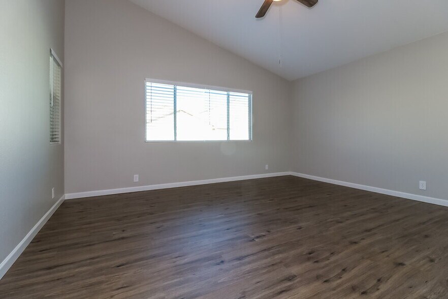 Building Photo - 8936 W Fullam St