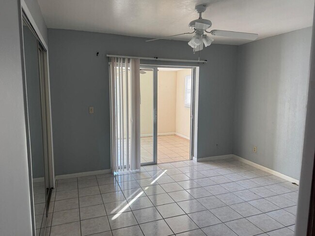 Building Photo - 517 SE 23rd Pl