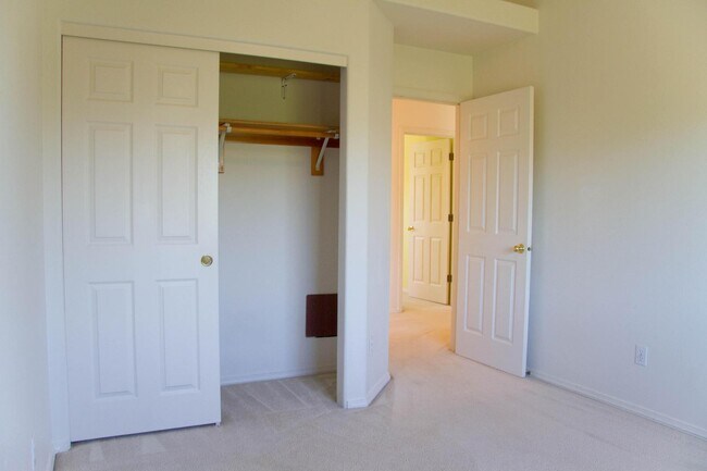 Building Photo - Fantastic Bethany Home with Attached Garag...