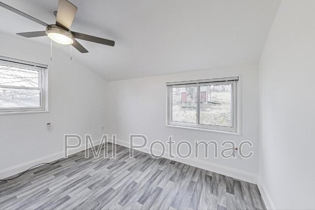 Building Photo - 7422 Parkwood St