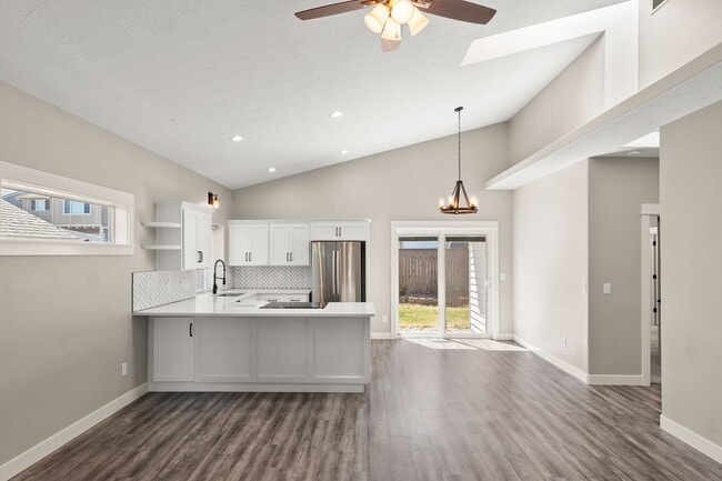 Building Photo - Beautifully Remodeled 3 Bedroom in Gresham...