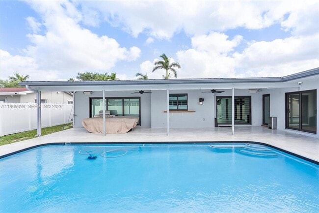 Building Photo - 10950 NW 16th Ct