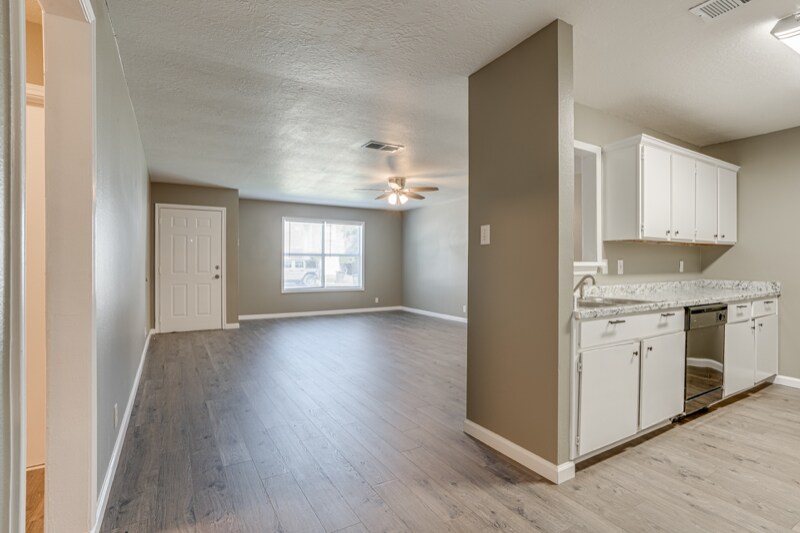 Building Photo - 9438 Celine Dr