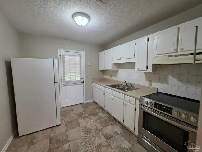 Building Photo - 7816 Sabra Dr