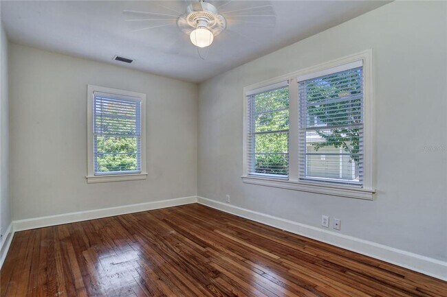 Building Photo - 404 S Westland Ave