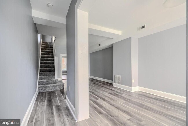 Building Photo - 709 N Linwood Ave