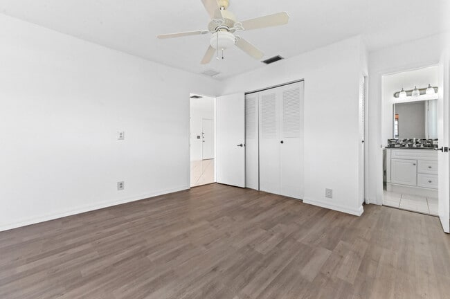Building Photo - 357 Flamingo Ln