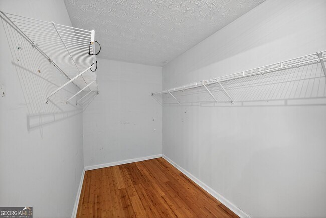 Building Photo - 245 Vaness Dr