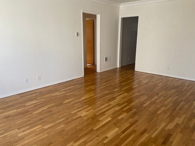 Building Photo - 1466 S Sherbourne Dr