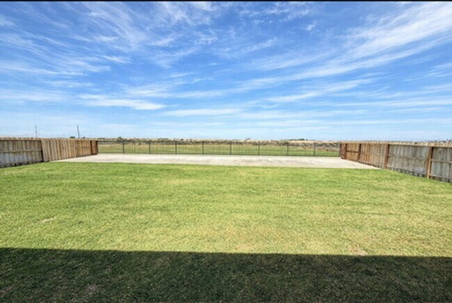 Building Photo - Executive Retreat in Brawley: Spacious 5-Bedroom Home Ideal for Corporate Stays or Refined Family...