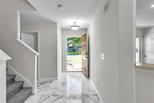 Building Photo - 81 Panorama Dr