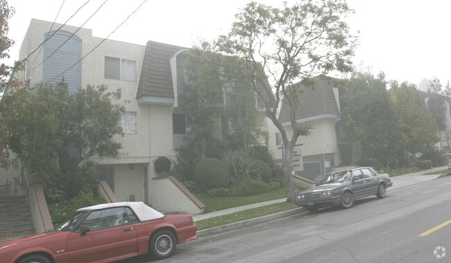 Building Photo - Belle Vista Porte