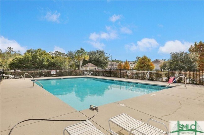 Building Photo - $500 off 1st month's rent with a move-in date in the month January 2026!!! Modern Executive End-U...