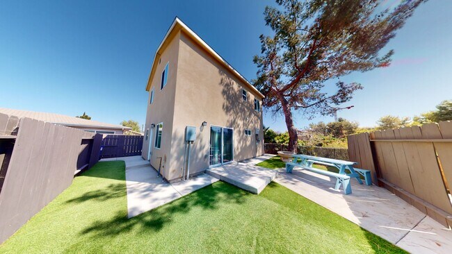 Primary Photo - 4 bed house on Adobe!