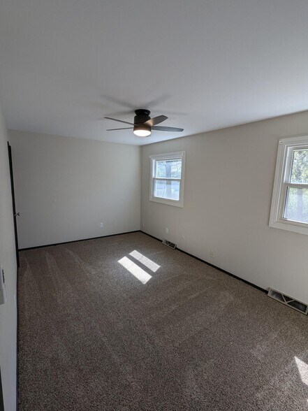 Building Photo - 645 Easton Pky