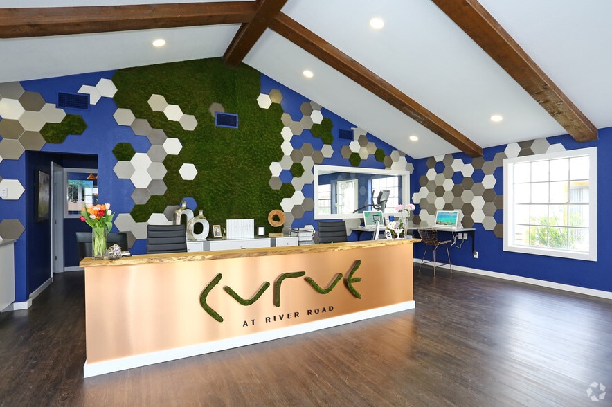 Leasing Office - The Curve