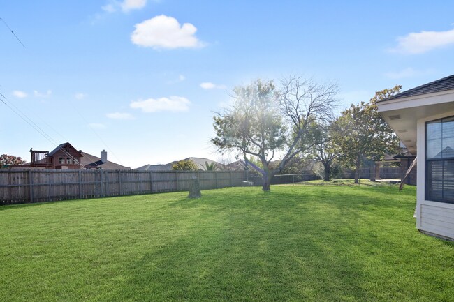 Building Photo - 4602 Fawn Dr