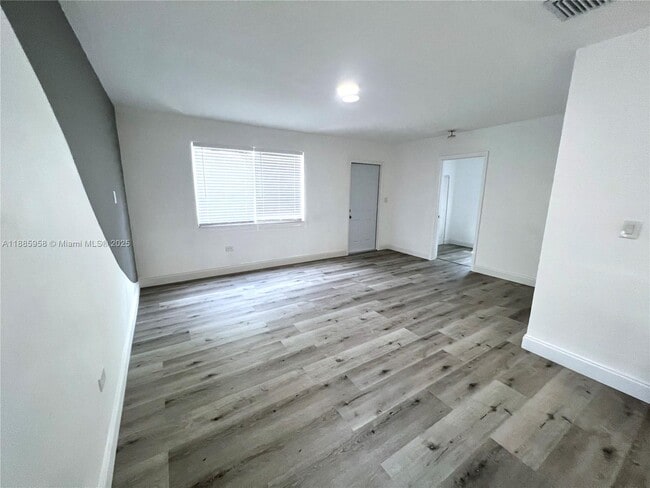 Primary Photo - 140 NW 124th St