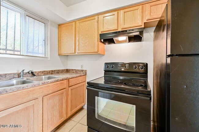 Building Photo - 1908 E Broadway Rd