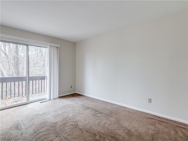 Building Photo - 2550 Chamberlain Rd