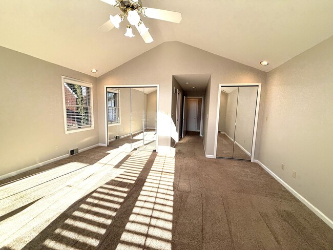 Building Photo - Spacious 3 Bedroom 2 Bath Home