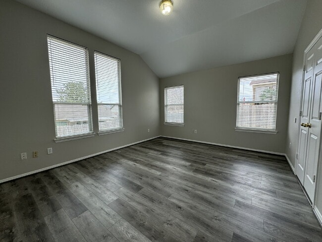 Building Photo - Enjoy living in this single story 3 bedroom+office that has a closet so it could be a 4th bedroom...