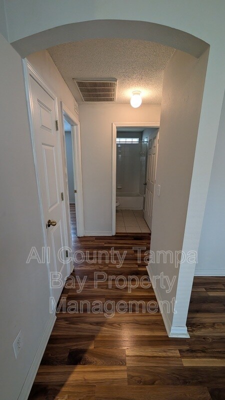 Building Photo - 6047 White Sails Dr