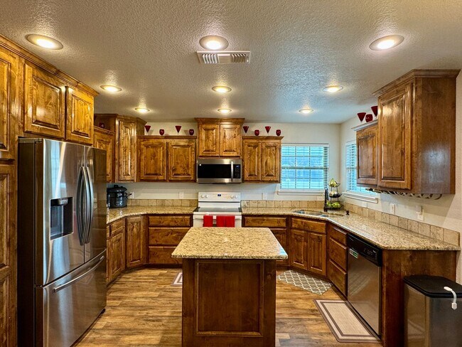 Building Photo - 3313 Northglen Dr