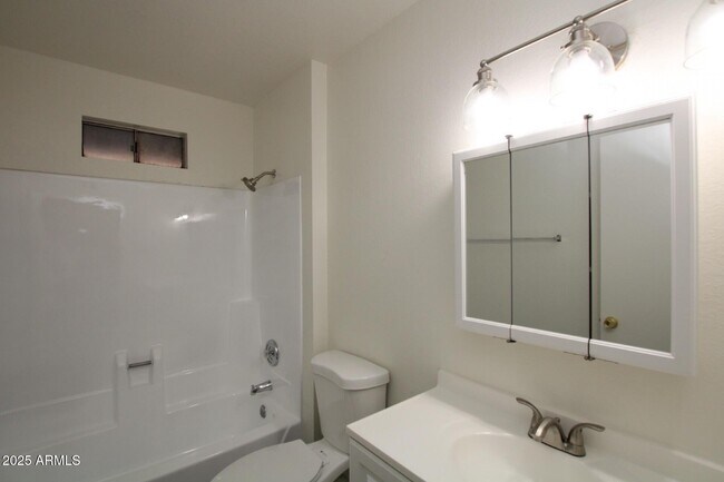 Building Photo - 3004 E Waltann Ln