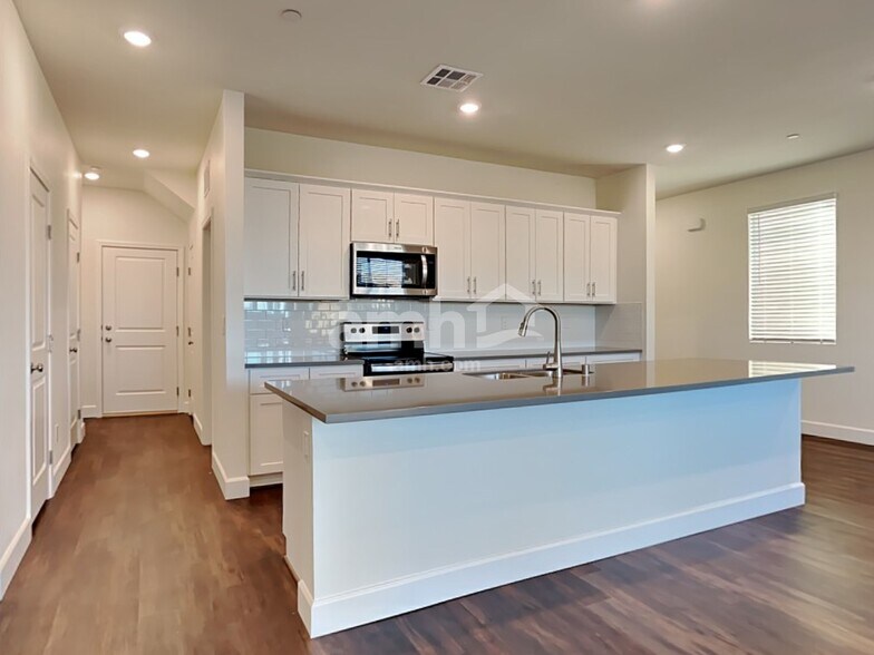 Building Photo - 274 Yasmin Daylily Pl