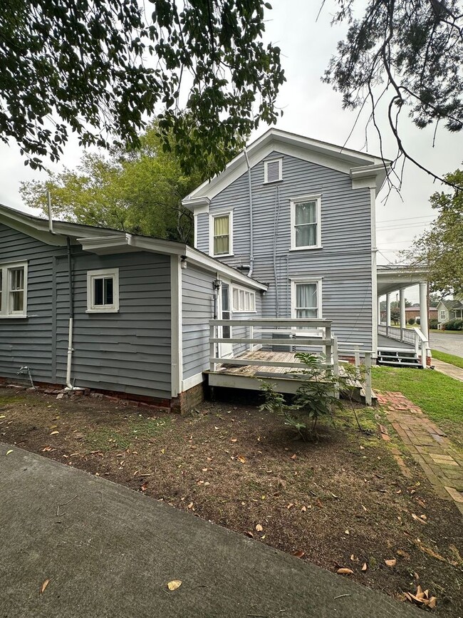 Building Photo - Historic 3 Bed 2 Bath Home in Downtown Was...