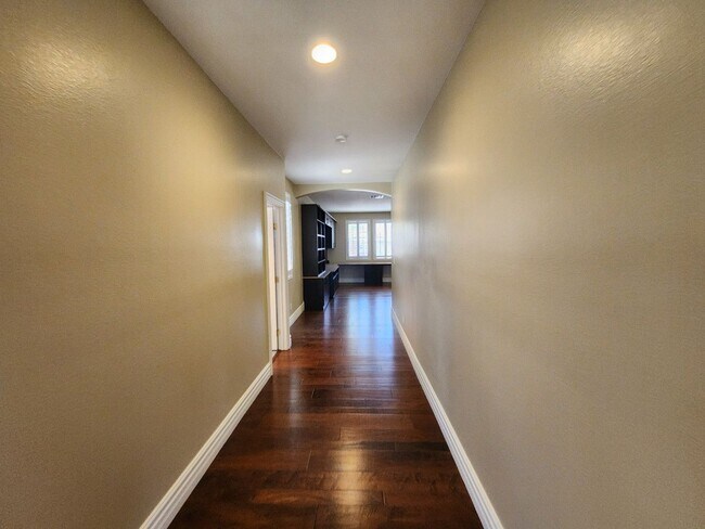 Building Photo - Beautifully Upgraded Southern Highlands Ga...