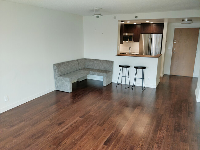 Condo dining area - 121 Vine St