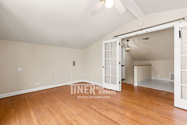 Building Photo - 842 42nd St