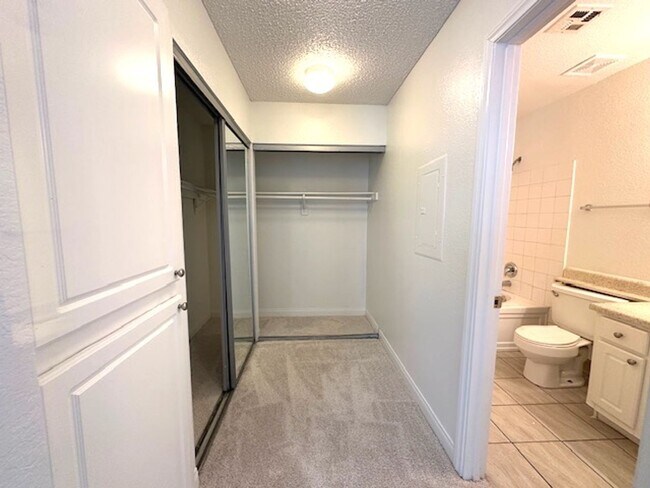 Building Photo - Beautiful South Shores Gated Community. 1st Floor unit. 2 beds. 2 baths.